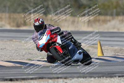 media/Dec-01-2025-Moto Forza (Mon) [[2daa91e15f]]/1-Advanced Group/Session 3 (Turn 3)/